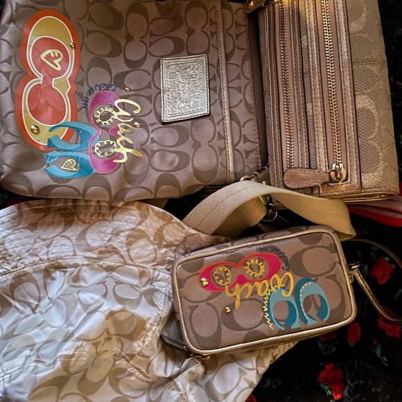 coach crossbody,wallet,new ID wristlet,bucket hat - Picture 3 of 10